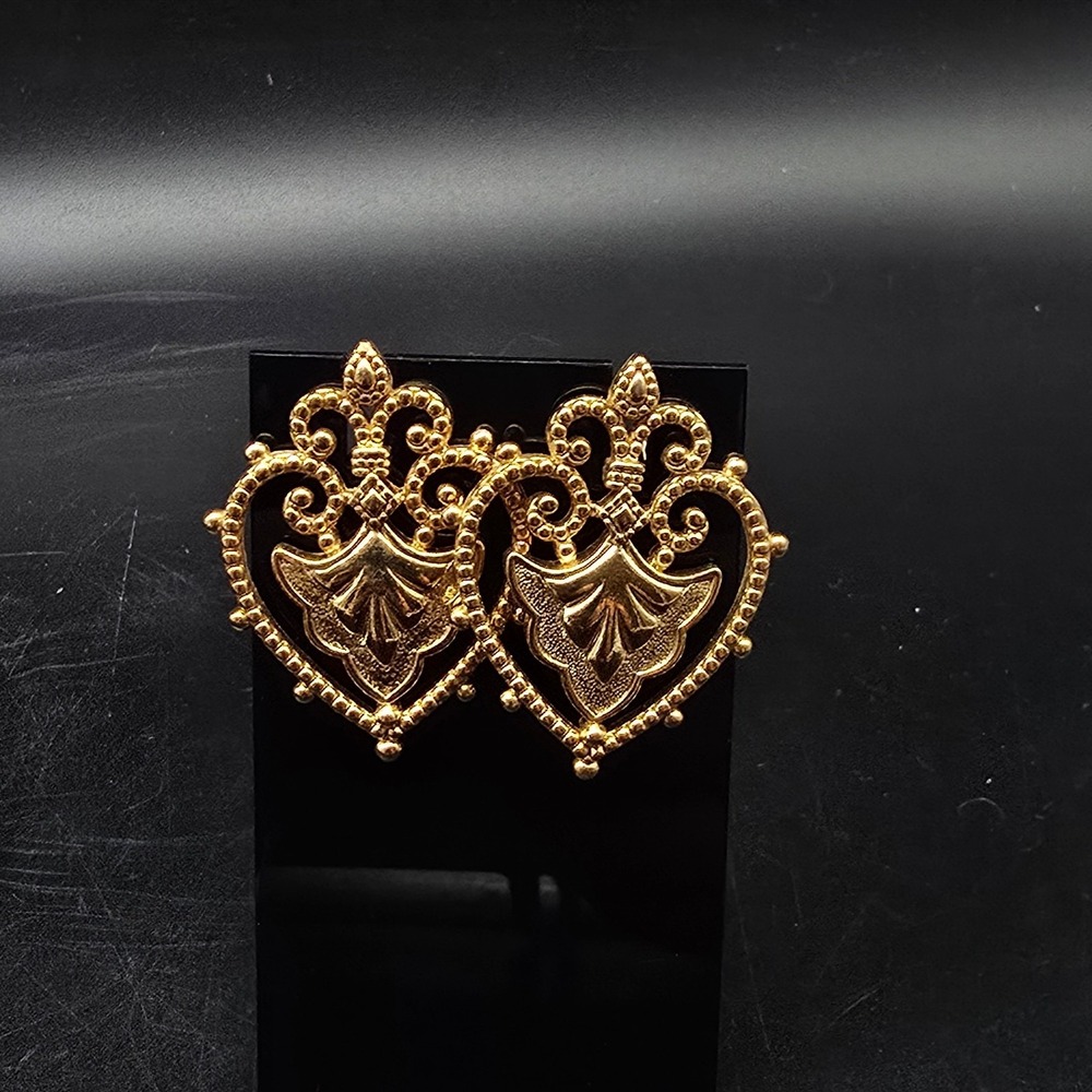 Avon Royal Heart Earrings Gold Tone Victorian Rivival Pierced Vintage